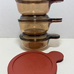 Three Corning vision Amber V – 150 B grab it bowls with lids